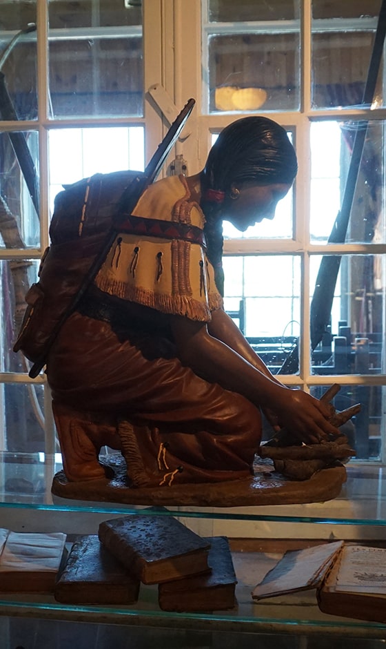 statue d'une autochtone au Sanctuaire Kateri